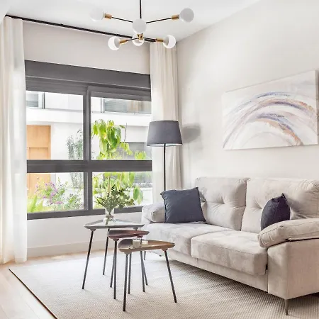 Modern With Swimming Pool- 2bd 2bth- Triana *