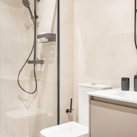 Modern With Swimming Pool- 2bd 2bth- Triana