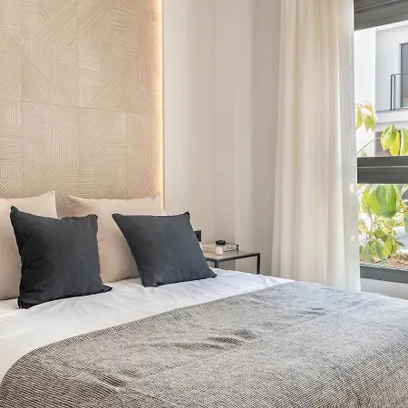 Modern With Swimming Pool- 2bd 2bth- Triana