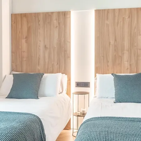 Modern With Swimming Pool- 2bd 2bth- Triana Appartement *