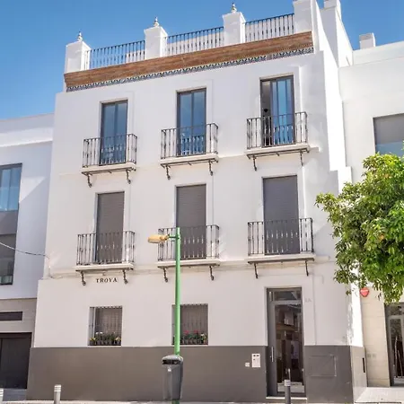Modern With Swimming Pool- 2bd 2bth- Triana Séville
