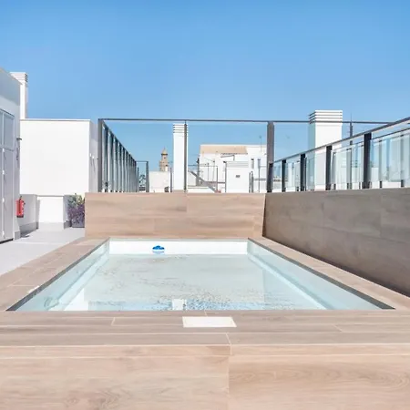 Modern With Swimming Pool- 2bd 2bth- Triana Appartement *