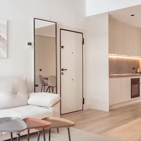 Modern With Swimming Pool- 2bd 2bth- Triana *