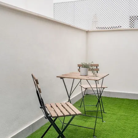 Modern With Swimming Pool- 2bd 2bth- Triana