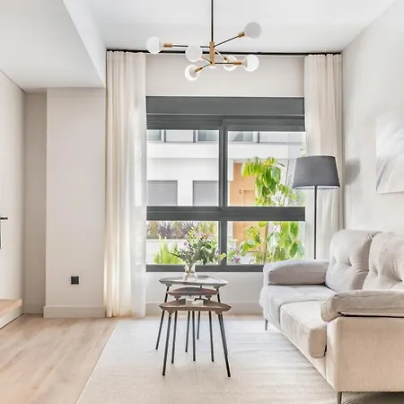 Modern With Swimming Pool- 2bd 2bth- Triana Appartement Séville